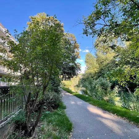 Bord De Marne Calme Soleil Et Verdure *
